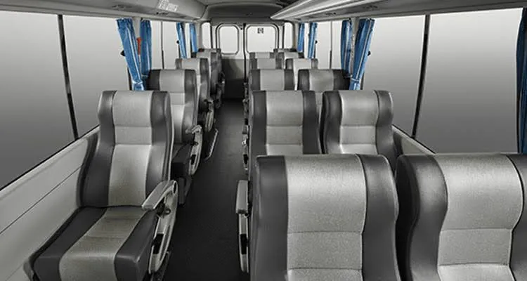 Toyota Coaster 尊榮座席空間 · 多人乘坐舒適