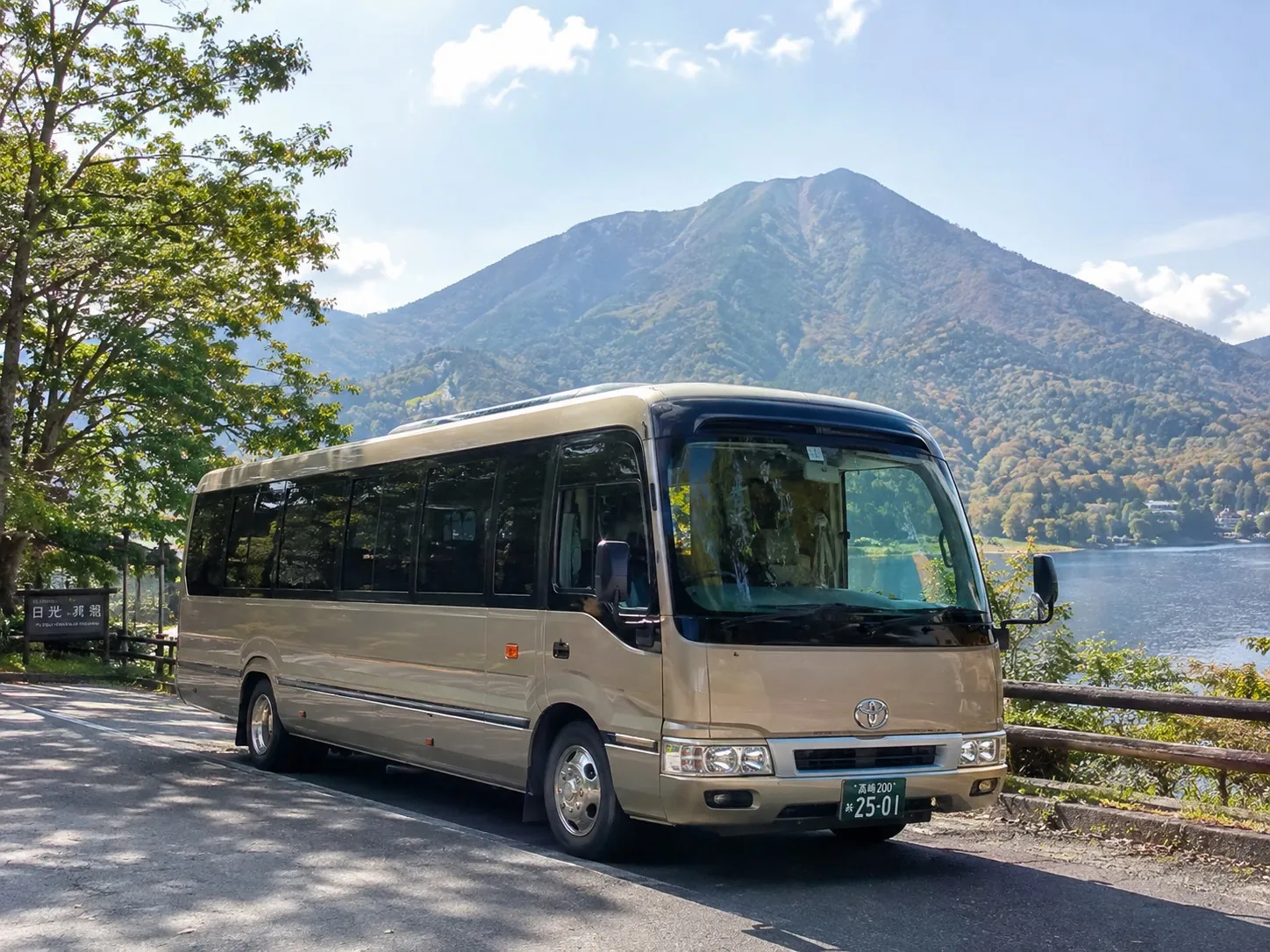 Toyota Coaster 豐田考斯特 尊榮中巴外觀 · 日本包車旅遊
